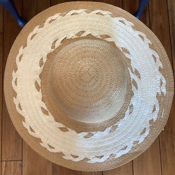 Straw WideBrim Hat 🌺🌷❤️ - Picture 2 of 5